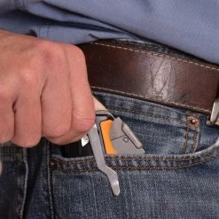 Fiskars Pro Folding Utility Knife -Garden And Outdoor Store 770030 5