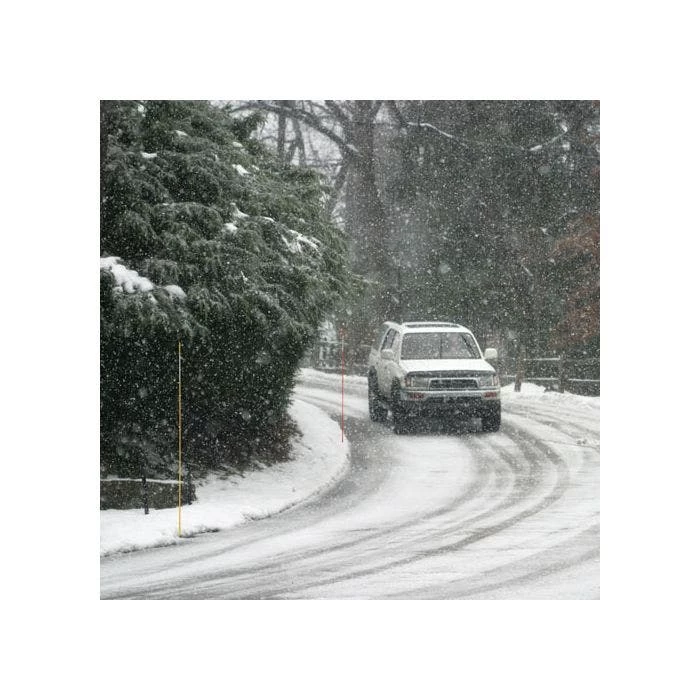 Reflective Fiberglass 4 Ft Marking Stakes, Bundle Of 25 3 Reflective Fiberglass 4 Ft Marking Stakes, Bundle Of 25 - Image 3